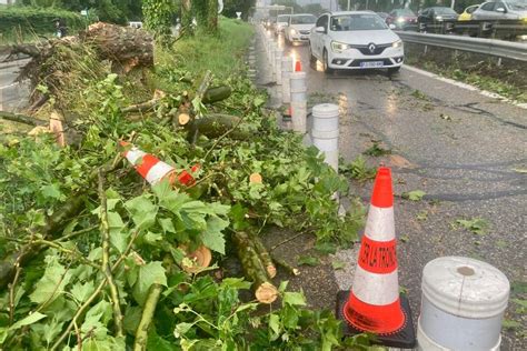 Orages violents dans les Alpes un homme meurt foudroyé des routes