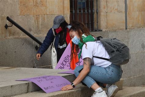 La Feministas Salmantinas Se Concentran Para Protestar Contra La