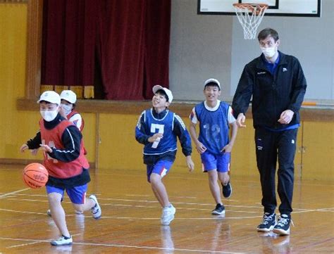 【朝刊先読み！】スサマジ選手、小学生に夢を持つ大切さ伝える 山陰中央新報デジタル