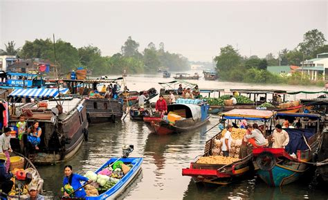 kapal bisa aman terapung  permukaan air  karya manunggal