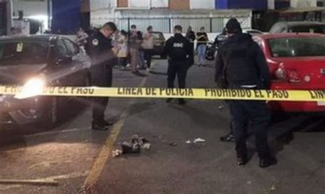 Policías evitan que mujer se lance de puente en Iztacalco Noticias en