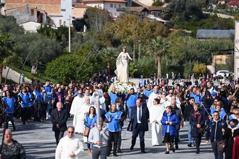 Natuzza A Paravati Nuovo Bagno Di Folla Per L Anniversario Dell Arrivo