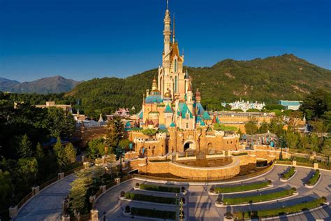 Photos A Comprehensive Look At Hong Kong Disneyland S Castle Of