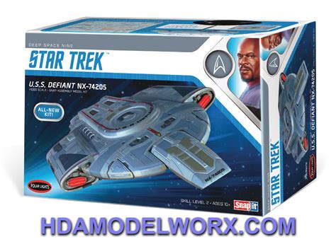 Star Trek Deep Space Nine USS Defiant NX-74205 1:1000 Scale