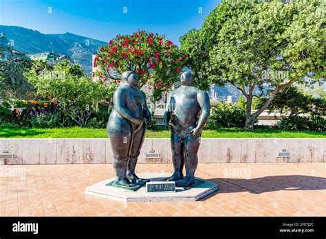 Adán y Eva Adán y Eva escultura de bronce por Fernando Botero 1981