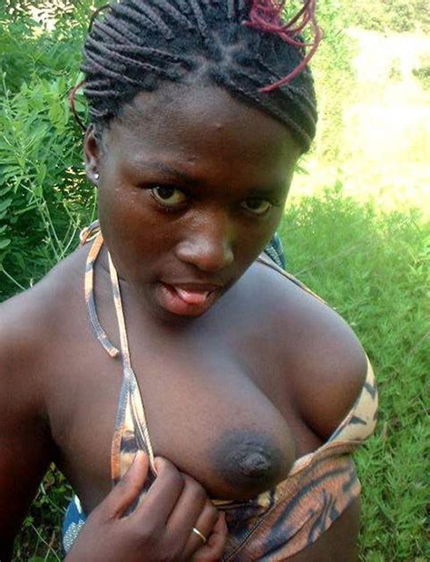 Jeune Africaine Noire De 20 Ans Exhibe Un Sein Porno Black