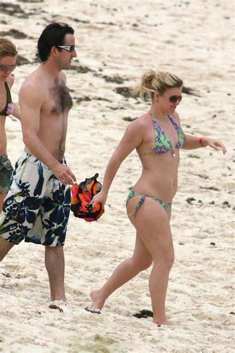 Celebrities In Hot Bikini Kelly Clarkson American Idol Winner