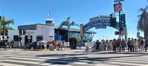 The Lobster Santa Monica: Where Exquisite Seafood Meets Stunning Pier Views and Happy Hour Delights