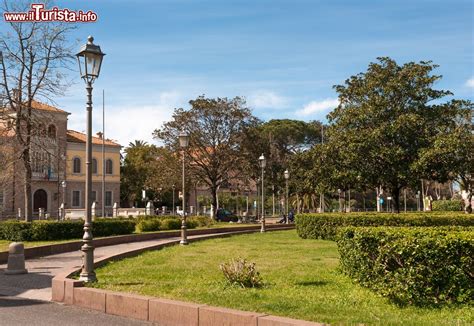 Piazza Maria Ausiliatrice Nel Cuore Di Arborea Foto Arborea