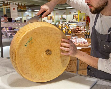 Eataly Verona Un Mese Di Iniziative Dedicate Ai Salumi E Formaggi