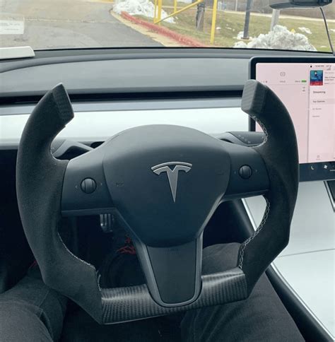 Quoi Ressemble L Int Rieur D Une Tesla Model Avec Un Volant De Course