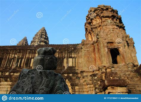 El Famoso Angkor Wat En Camboya Imagen De Archivo Imagen De Ciudad