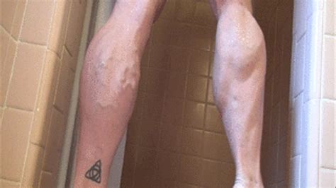 1104 Flexing In Vintage Shower Tempest Muscular Calves