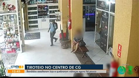 Vídeo mostra tiroteio durante assalto a loja de celulares dentro de