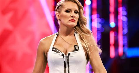 Lacey Evans Took A Massive Pay Cut When She Joined Wwe