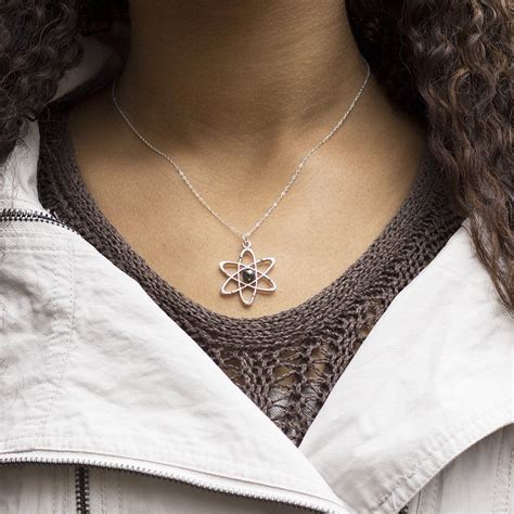 Atomic Science Necklace Belleza