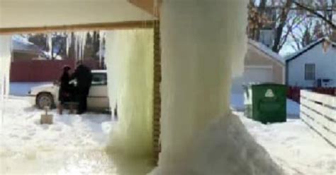 Formation Of Giant Icicles Creating Buzz About Canadian Town - CBS ...