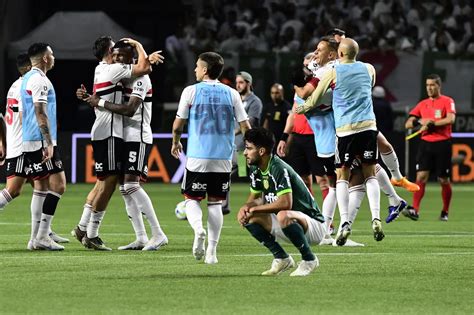 SPNet São Paulo vai para clássico sem pressão e possibilidade de