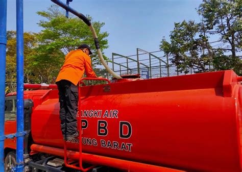 Mobil Tanki Terbatas Distribusi Air Bersih Di Kbb Terhambat