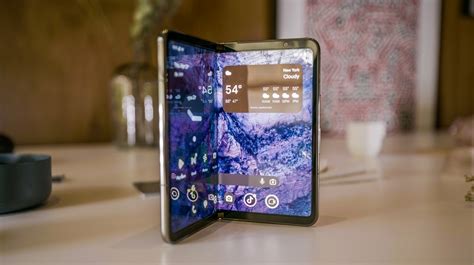 25万円超えのグーグル製折りたたみスマホ「pixel Fold」 サムスン製との違いは？ Cnet Japan