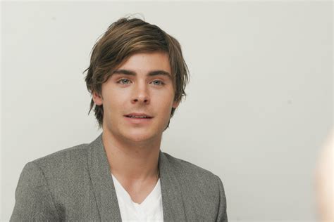 Zac Efron Méconnaissable Lacteur Aurait Il Eu Recours à La Chirurgie