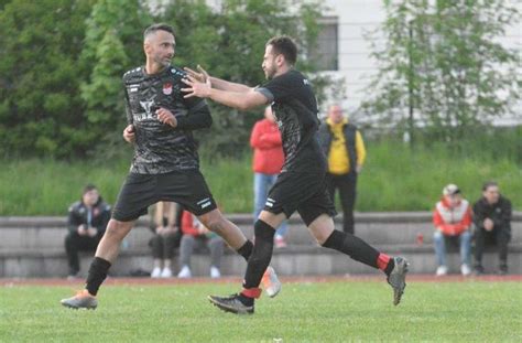 Fu Ball Kreisklasse Hof Fc T Rk Hof Schl Gt In Der Nachspielzeit Zu