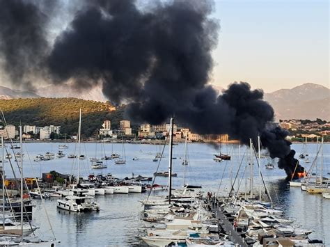 VIDEO Deux Bateaux En Feu Dans Le Port D Ajaccio