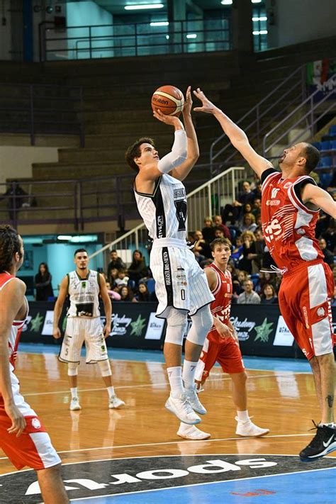 Teramo Basket Ingaggiata Lala Aromando