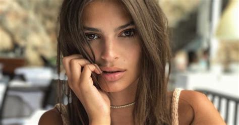 Emily Ratajkowski Lo Vuelve A Hacer Y Posa Desnuda En Instagram