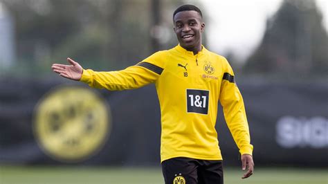 Borussia Dortmund Youssoufa Moukoko verlängert wohl seinen Vertrag