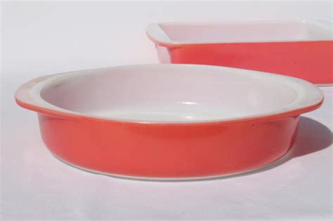 retro vintage pink Pyrex baking dishes 221 & 222 round dish, square cake pan