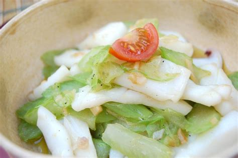 10分でできちゃうイカとセロリの塩ガーリック炒め エリオットゆかりの美味しい食卓 ～おしゃれな簡単料理～