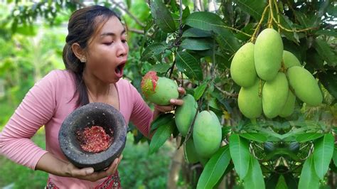 Yummy Eat Green Mango With Spicy Chili Salt YouTube