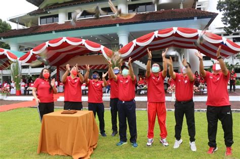 Pelepasan Burung Merpati Tandai Dimulainya Rangkaian Hut Ri Dan Hut