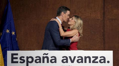 Pedro Sánchez Y Yolanda Díaz Sellan El Acuerdo Para Una Nueva Coalición