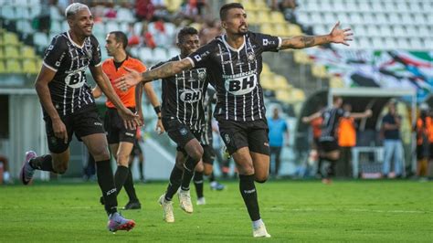 Veja 10 Jogadores Famosos Que Seguem Na Ativa Longe Dos Holofotes