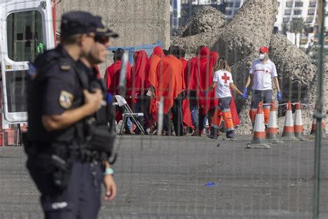 Ruta Canaria MigraciÓn Cayucos Dos Pateras Con 88 Personas Llegan A Canarias Durante La Noche