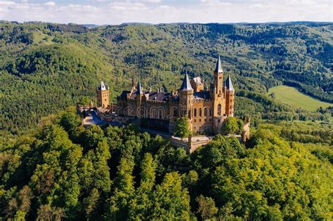 Vista A Rea Del Castillo Famoso De Hohenzollern Foto De Archivo