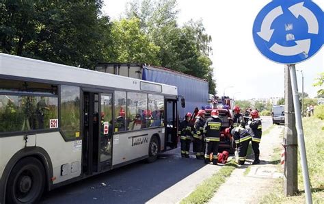 Wypadek autobusu miejskiego Są ranni Wydarzenia w INTERIA PL