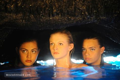 Cariba Heine And Phoebe Tonkin