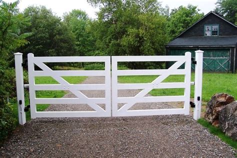 Diy Wood Driveway Gate Woodworking Projects And Plans