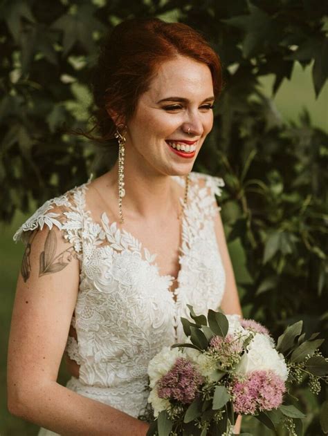 28 Beach Wedding Hairstyles For A Weatherproof Look