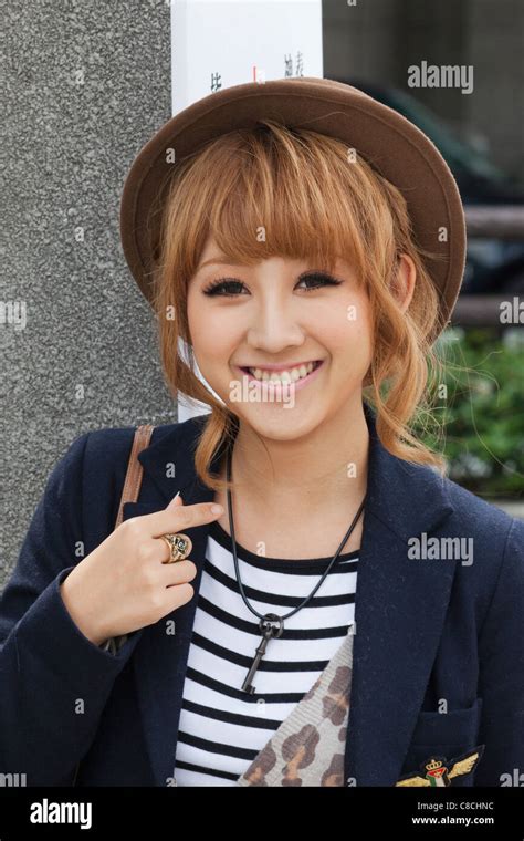 Japan Tokyo Harajuku Modern Japanese Girl Stock Photo Alamy