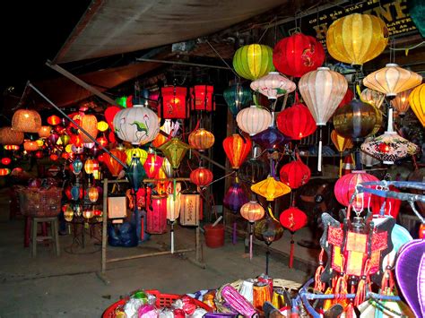 Hoi An Night Market, night market in Hoian, Market : mama-hoiancooking