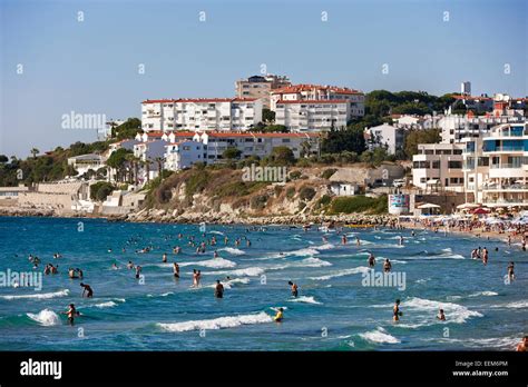 Menschen baden im meer Fotos und Bildmaterial in hoher Auflösung Alamy