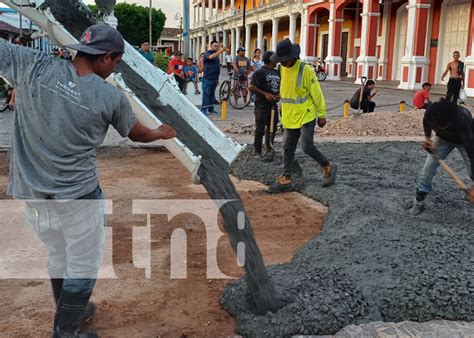 Avanza la modernización de calles históricas en Granada con concreto