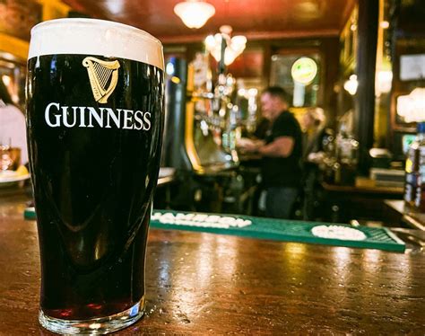 During This St Patricks Day Season Heres A Lesson On Pouring The Perfect Pint Of Guinness