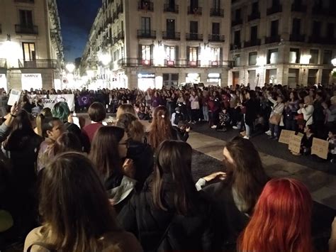 Unas 500 Personas Protestan En Barcelona Contra La Manada De Manresa