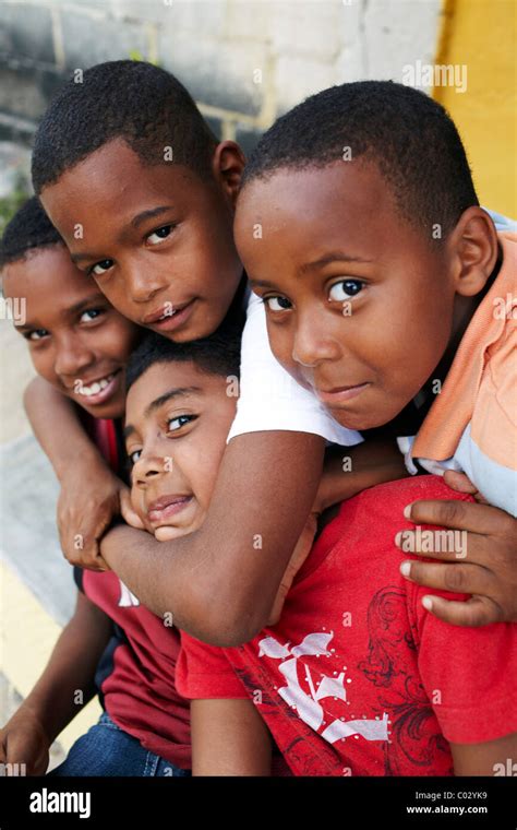 Groupe De Jeunes Enfants Noirs Les Enfants Colombiens Photo Stock Alamy