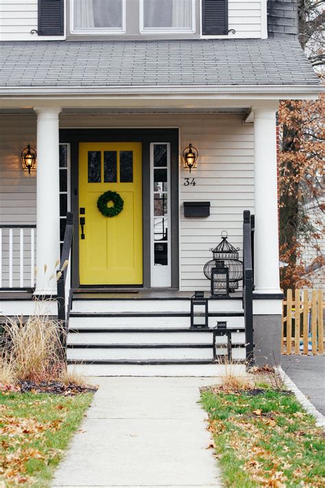 20+30+ White House Black Shutters Yellow Door – HOMYRACKS